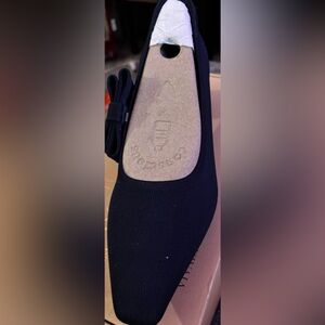 Vivaia Women's pointed toe heeled Shoes size 10